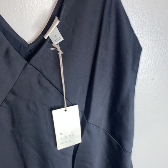 🎱NWT Beautiful Black V-Neck slip dress with slit up the side! - Picture 11 of 11